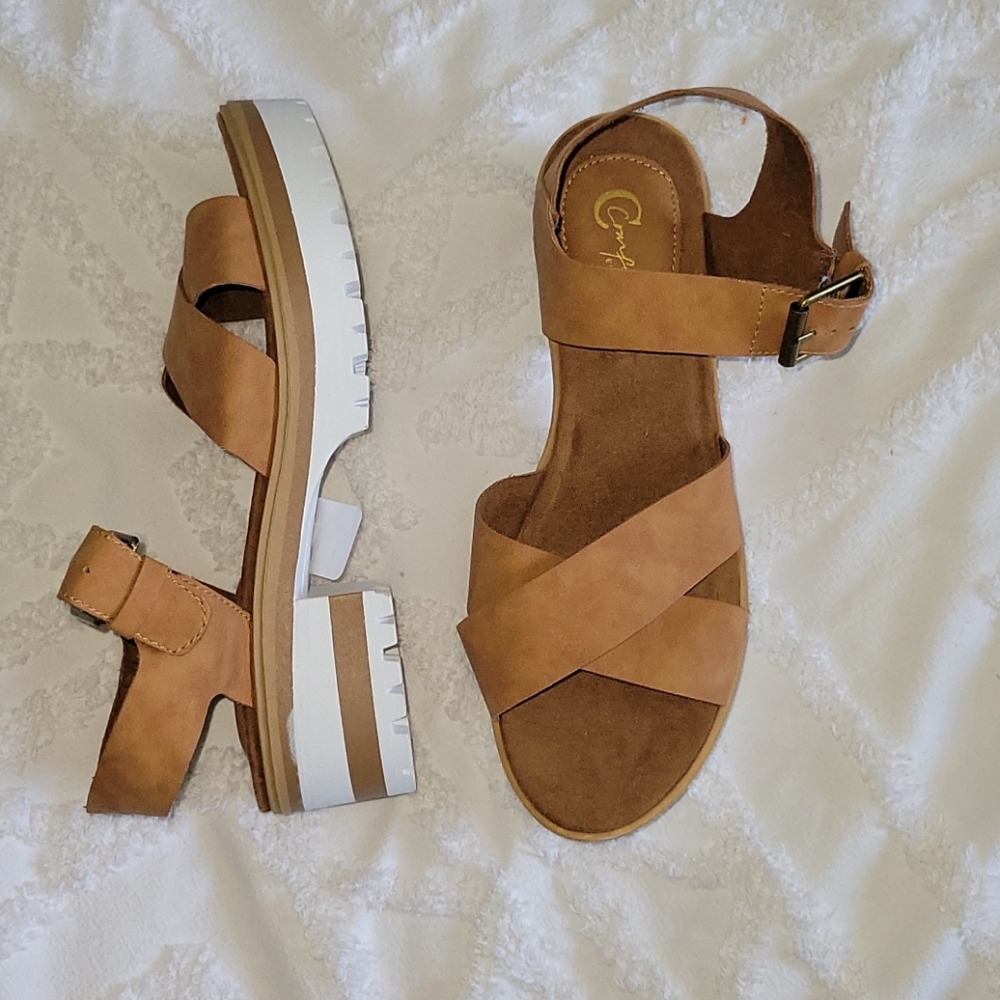 Brown sandals with slight heel
